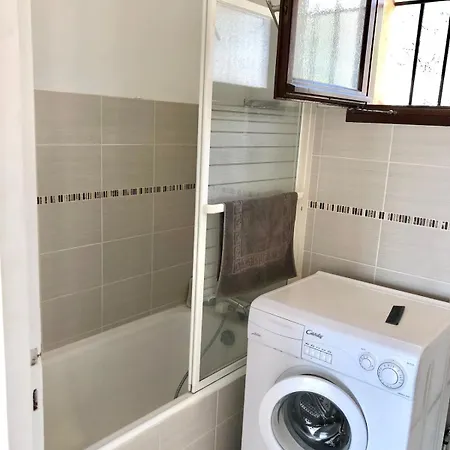 Sea View Apartment, St Clair *