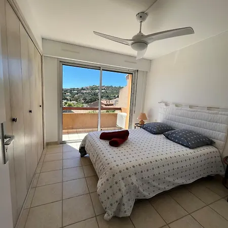 Sea View Apartment, St Clair Lejlighed *