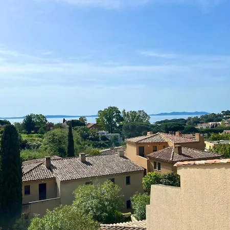 Daire Sea View Apartment, St Clair