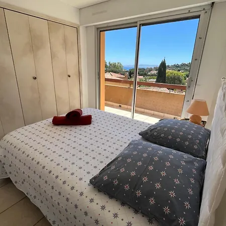 Daire Sea View Apartment, St Clair *